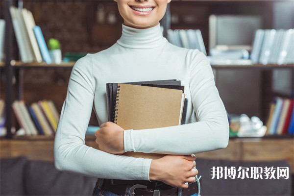 四川哪里的中專學校能讀房地產(chǎn)經(jīng)營與估價專業(yè)