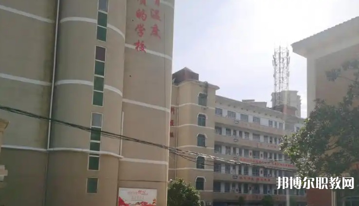 益陽(yáng)市科技工程學(xué)校2025年學(xué)費(fèi)、收費(fèi)多少