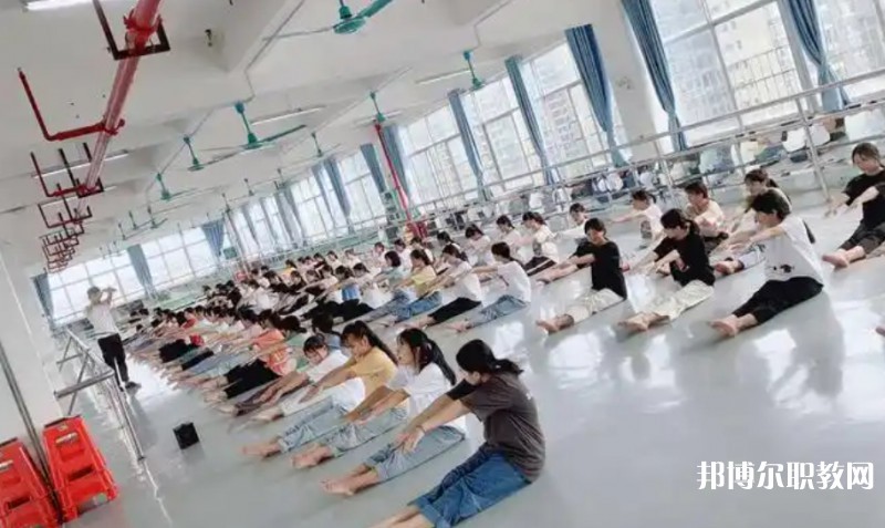 2025南寧商貿(mào)學校招生計劃 招生人數(shù)是多少(附要求、條件、對象)